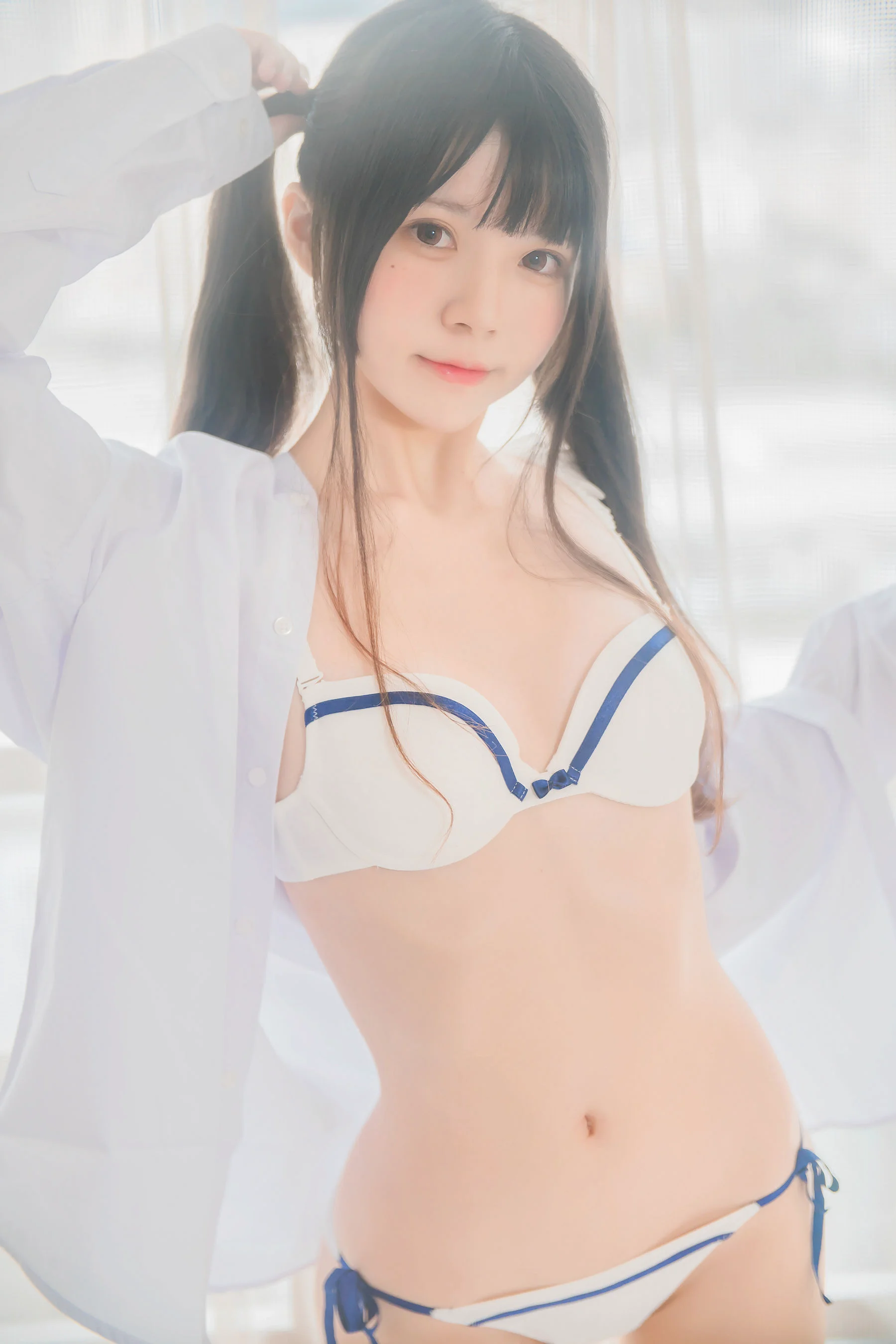 桜桃喵 《白衬衫双马尾》 [萝莉COS] 写真集 - 爱照片