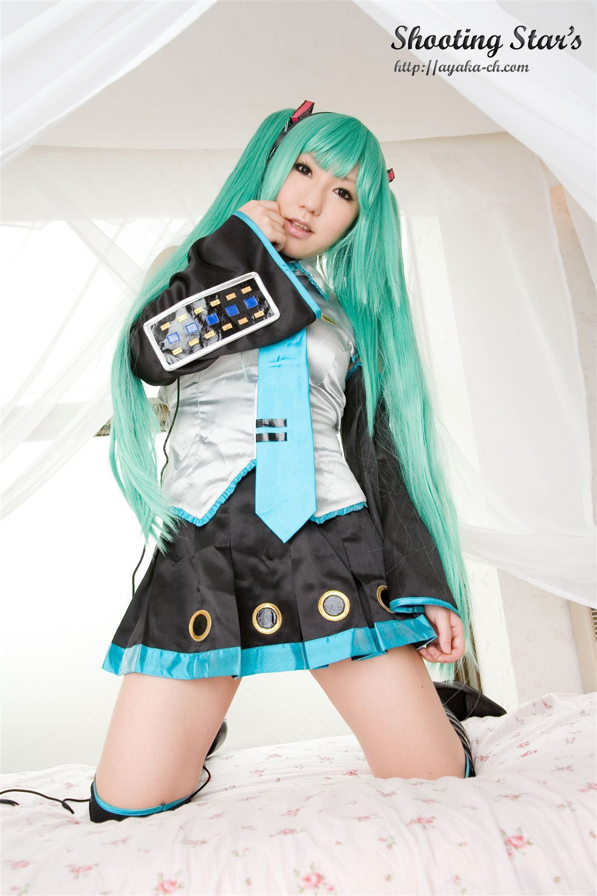 サク (绫香 Saku Ayaka) 《VOCALOID》Hatsune Miku [Shooting Star’s] 写真集 - 爱照片