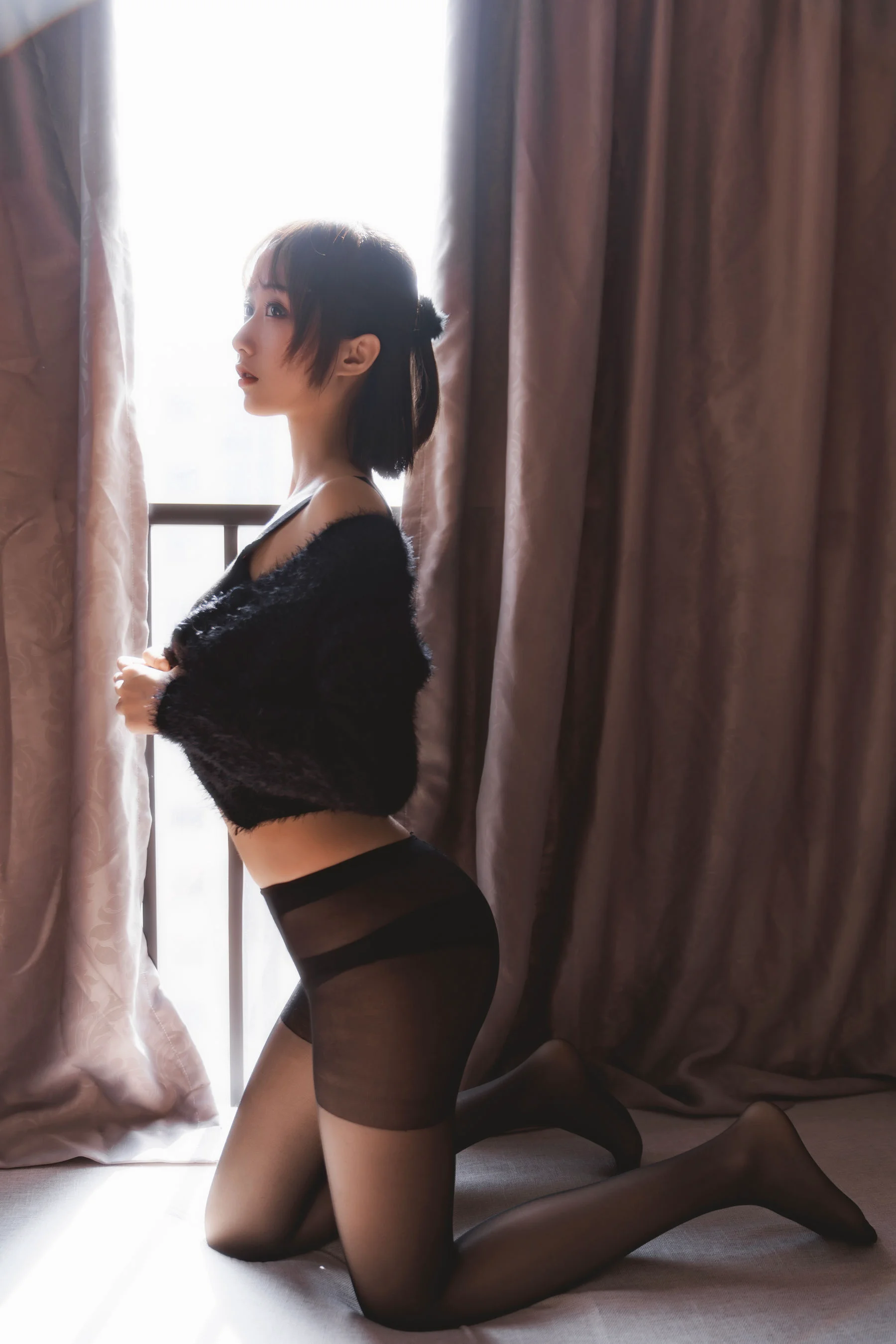 [COS福利] 萌系小姐姐木绵绵OwO 《黑丝私房A》 写真集 - 爱照片