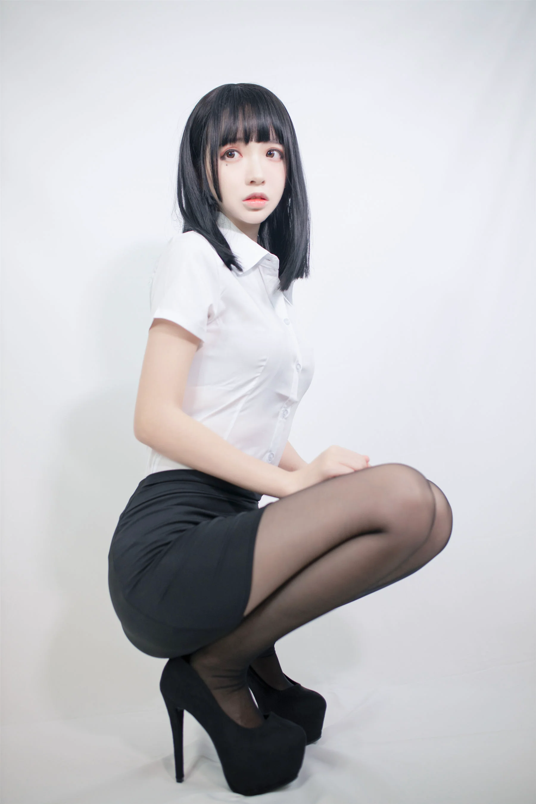 [COS福利] 疯猫ss 《OL制服》 写真集 - 爱照片