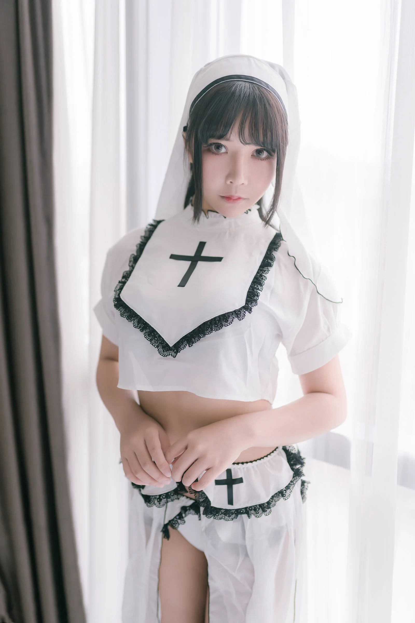 COSER抱走莫子aa《纯白修女》 [COSPLAY美女] 写真集 - 爱照片