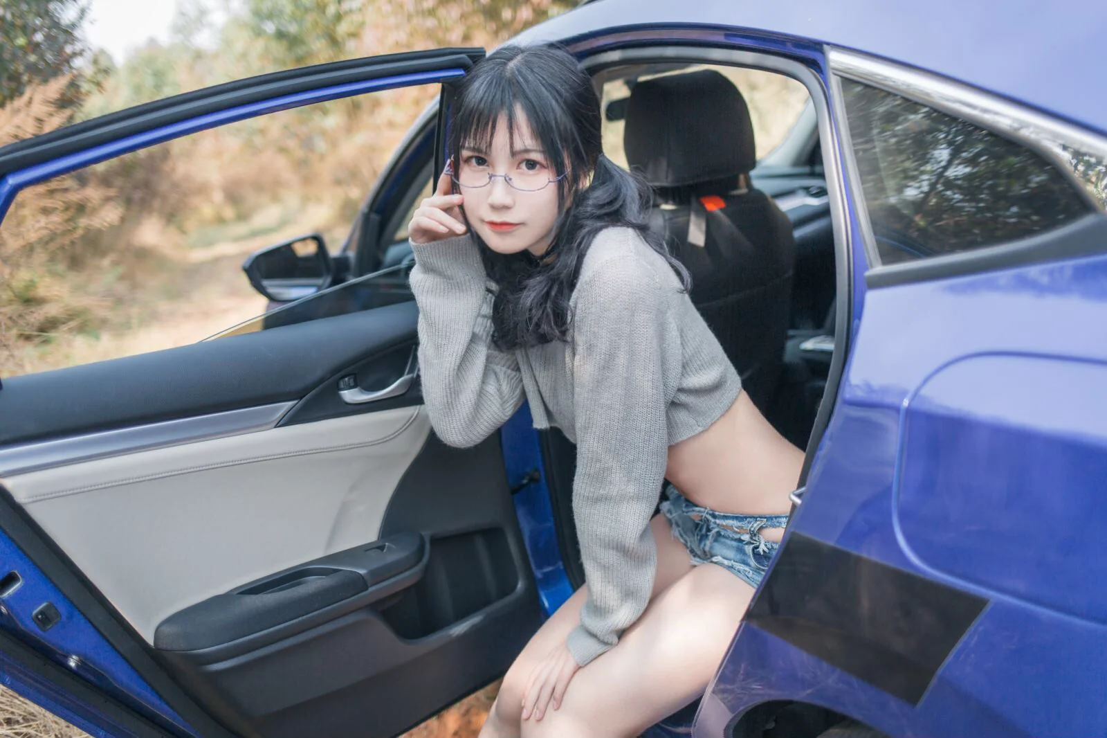 逐月su《车内篇》 [萝莉COS] 写真集 - 爱照片