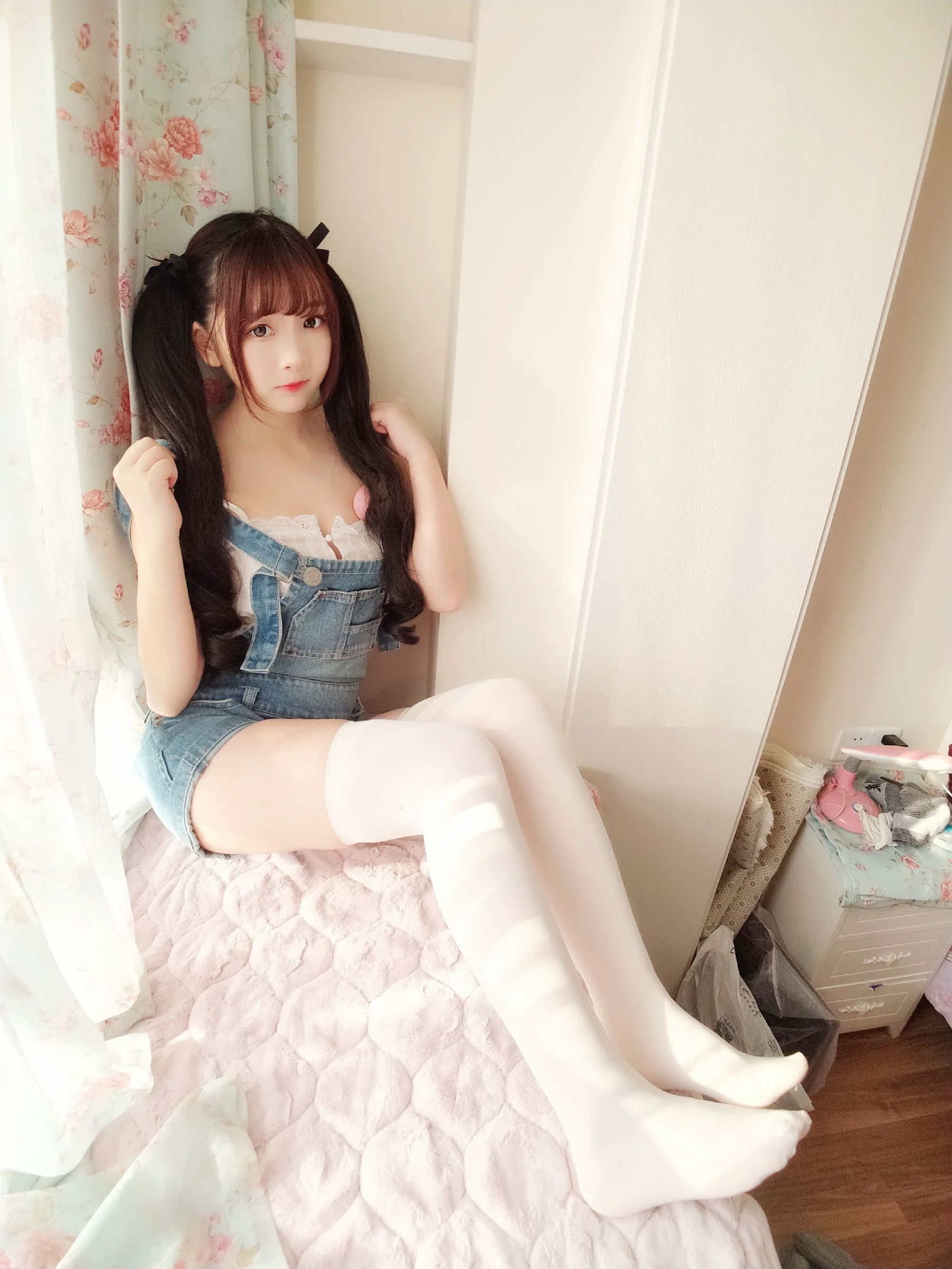 二次元美女古川kagura 《牛仔吊带短裤》 写真集 - 爱照片